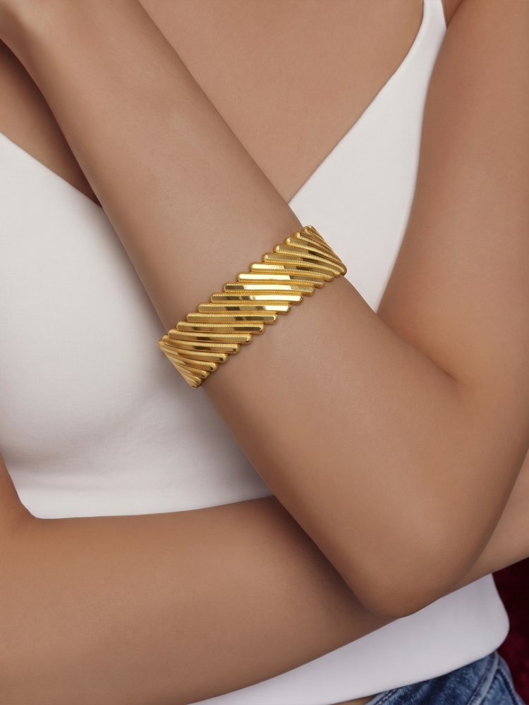 2 Ayar Altın Kelepçe Bilezik – Şık ve Modern Altın Bilezik Modeli