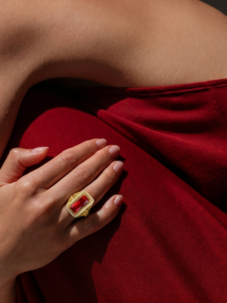 22 AYAR KIRMIZI DİKDÖRTGEN TAŞLI YÜZÜK