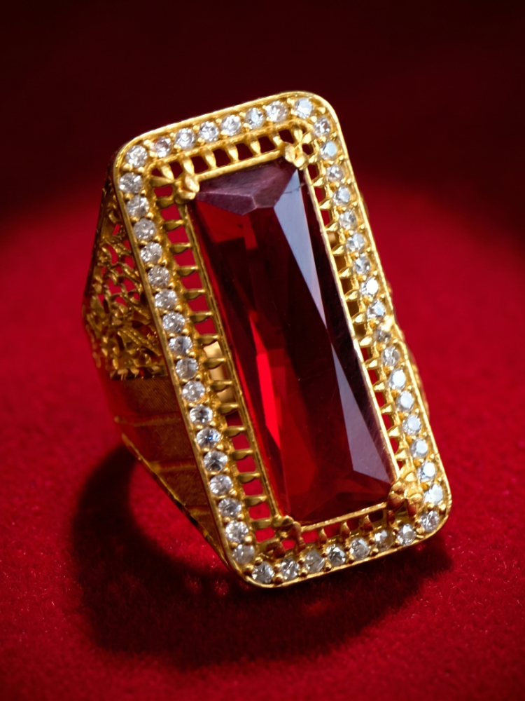 22 AYAR KIRMIZI DİKDÖRTGEN TAŞLI YÜZÜK